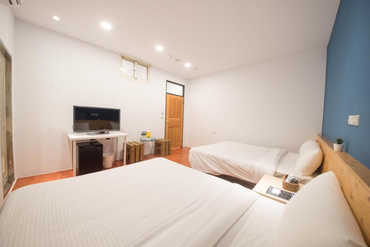Deer Traveler Hostel Yuchi Extérieur photo